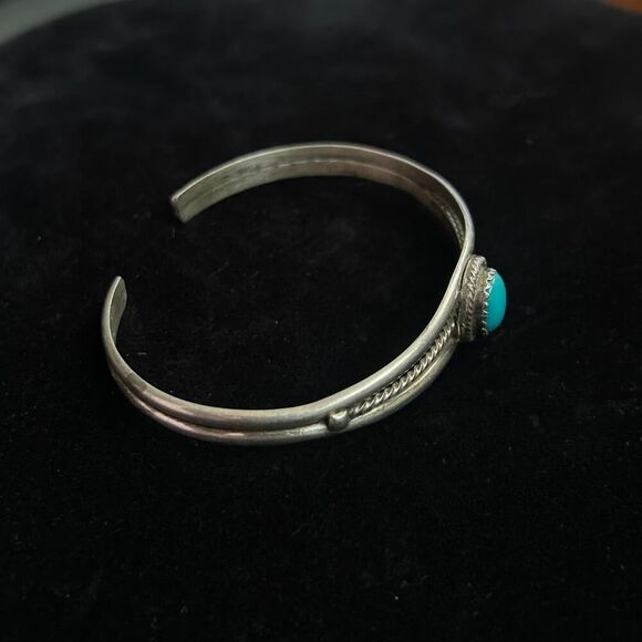 Vintage 0.5” Thick Navajo Turquoise and Sterling Silver Cuff Bracelet - Picture 8 of 9